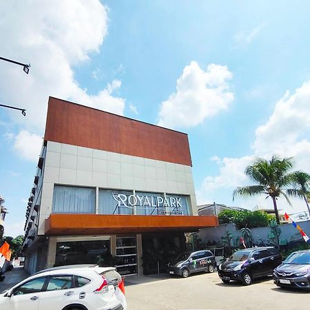 Royal Park Hotel Samarinda Esterno foto