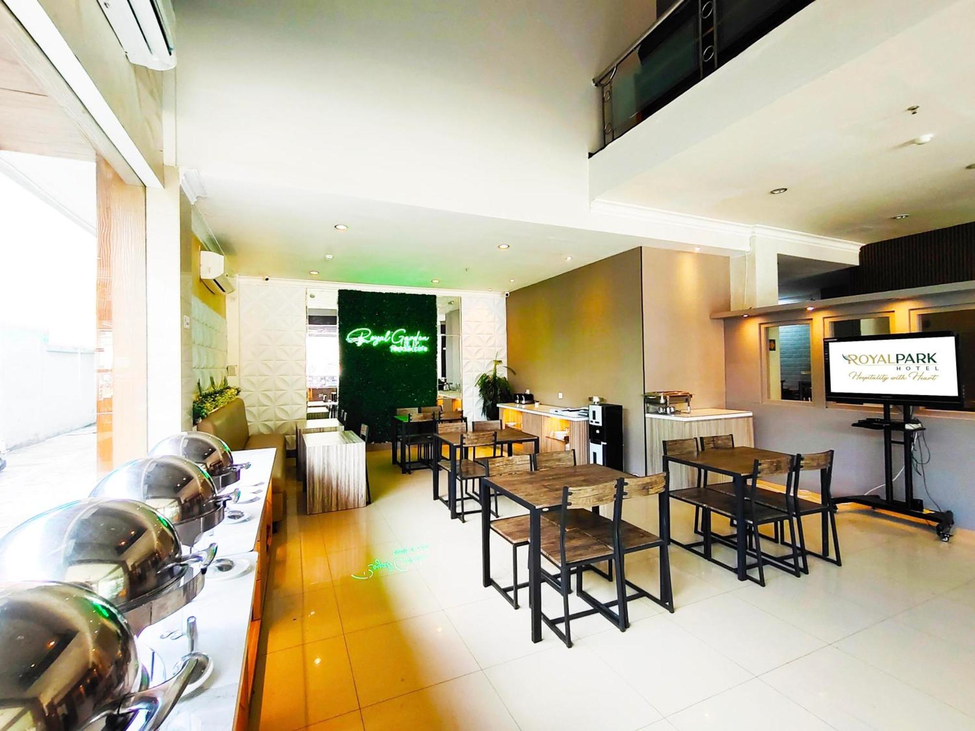 Royal Park Hotel Samarinda Esterno foto