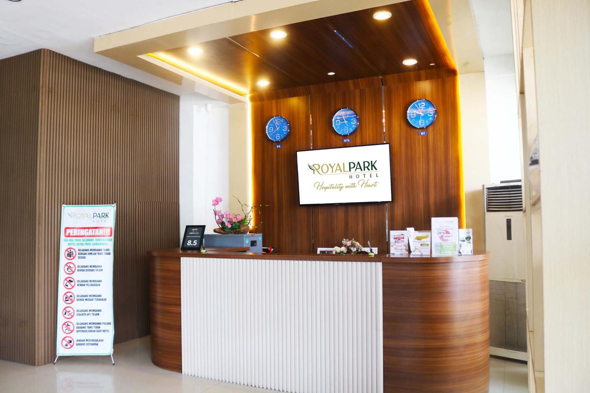 Royal Park Hotel Samarinda Esterno foto