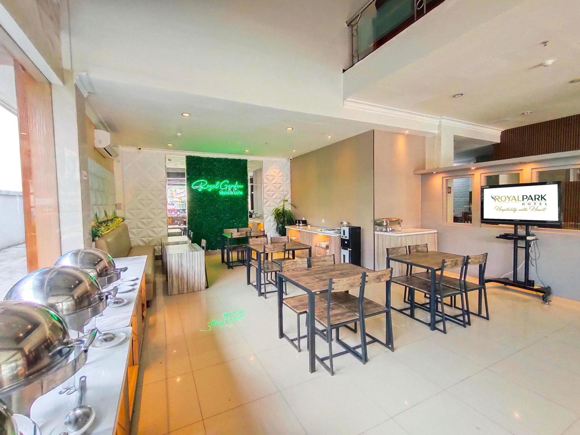 Royal Park Hotel Samarinda Esterno foto