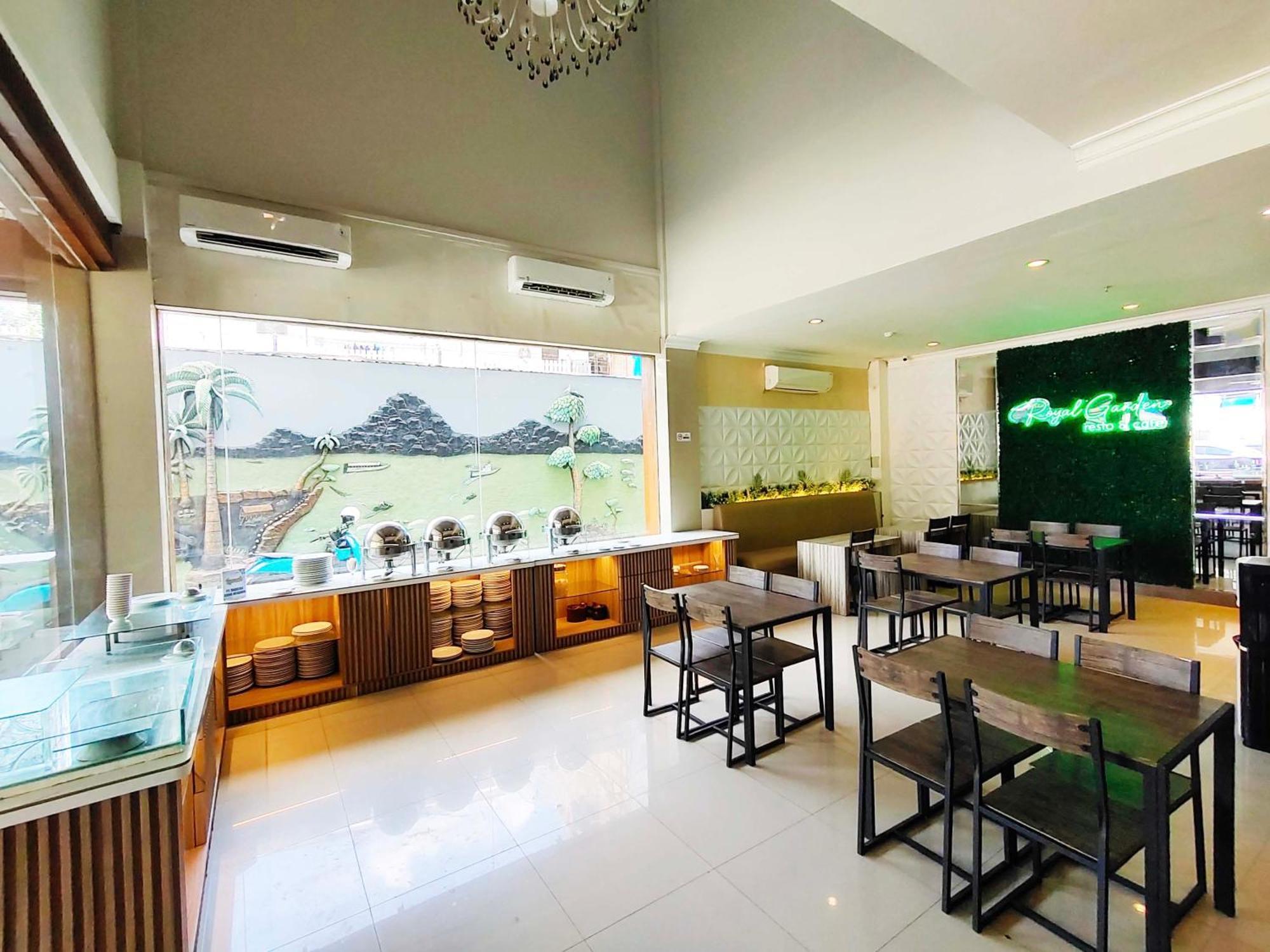 Royal Park Hotel Samarinda Esterno foto