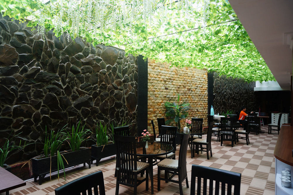 Royal Park Hotel Samarinda Esterno foto