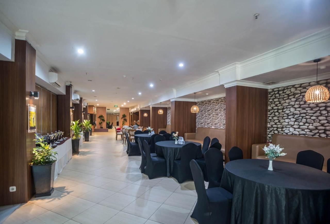 Royal Park Hotel Samarinda Esterno foto